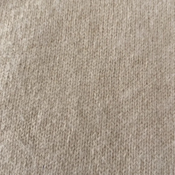 In excellent condition Theory size S/P Angora wool blend top, very soft - Picture 3 of 11
